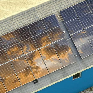 impianto fotovoltaico in autunno